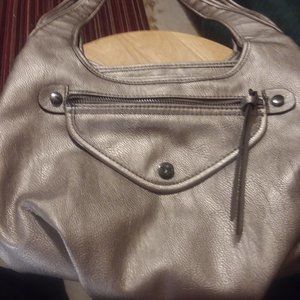 I am selling a vera wang shoulder pocketbook